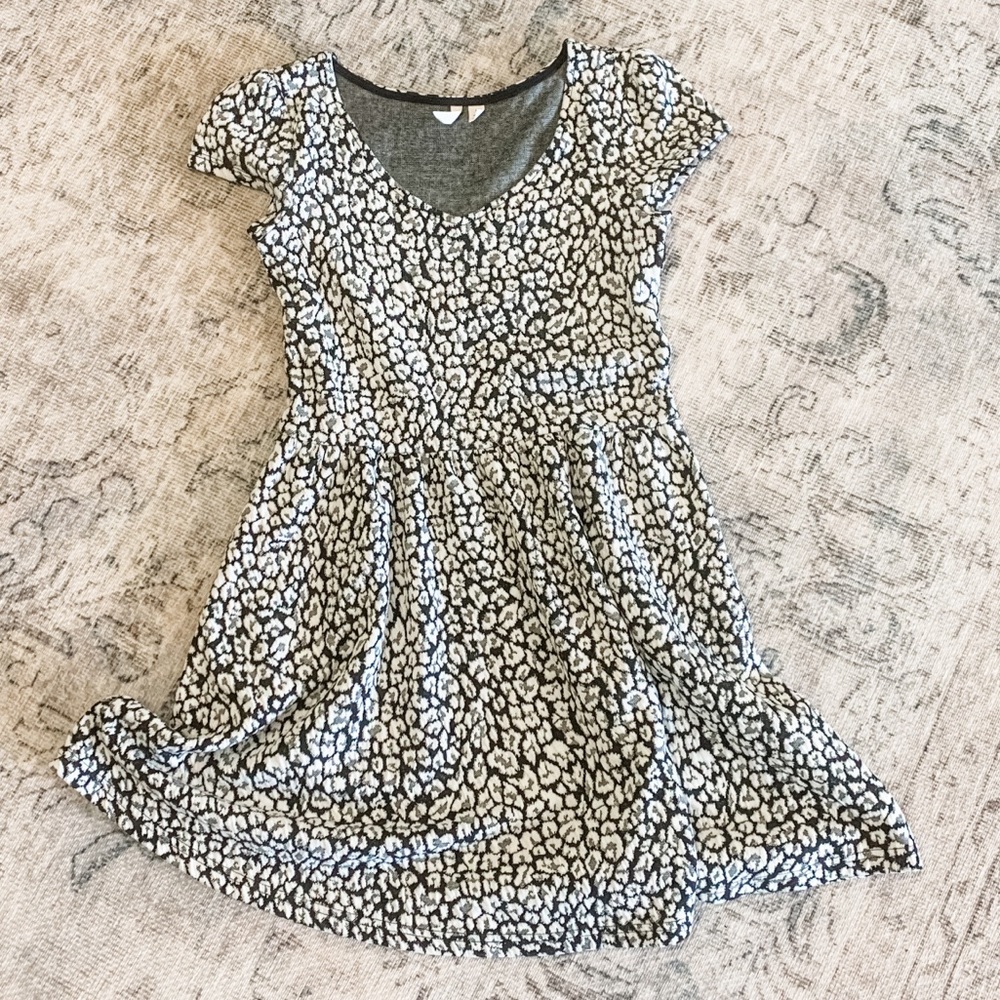 Leopard print day dress M